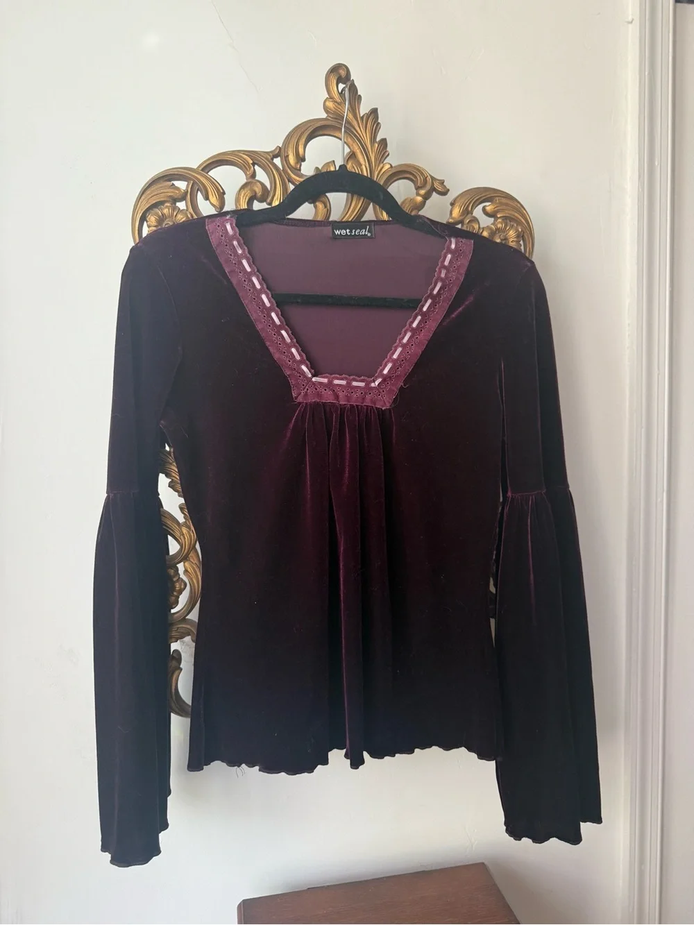 Wet Seal y2k/90’s Whimsigoth Women's Velvet Long Bell Sleeve With Suede Trim